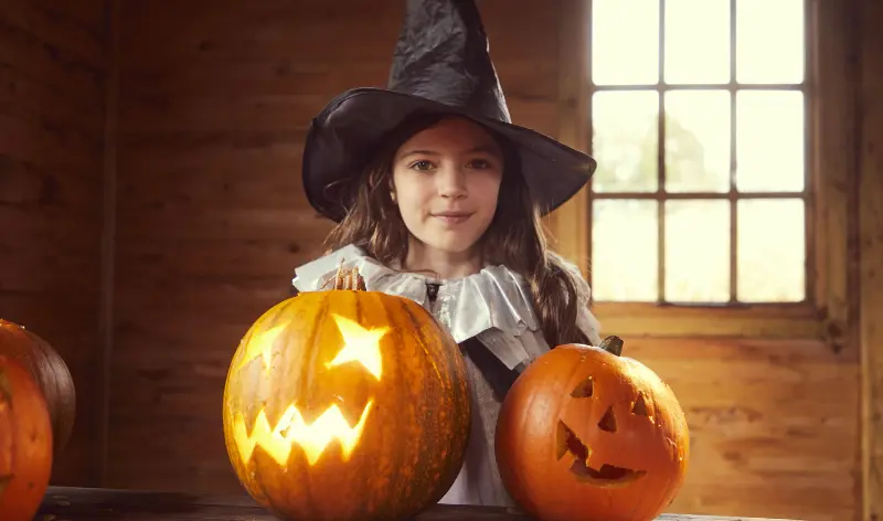 Piglets halloween hero image webpage (1)